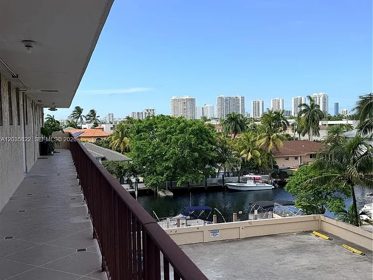 2903 N Miami Beach Blvd #406 — Photo 16
