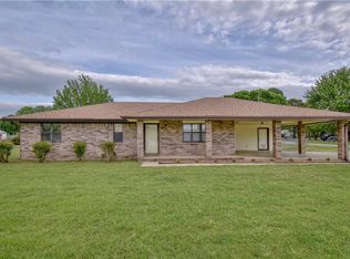 100 Country Ln, Roland, OK 74954