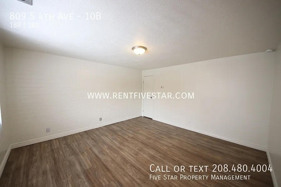 Male Student Housing Room 1 Block From ISU! — Photo 4