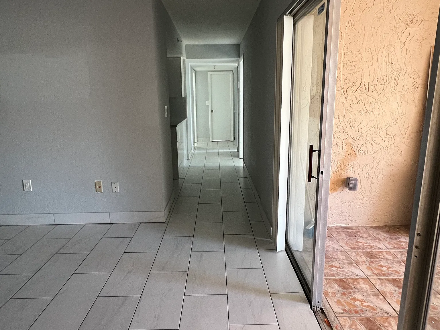 2 bed, 911 sqft, $2,400 — Photo 4