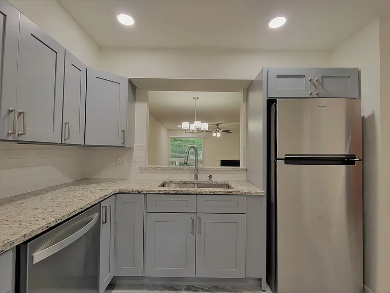 10212 Iron Mill Rd — Photo 3