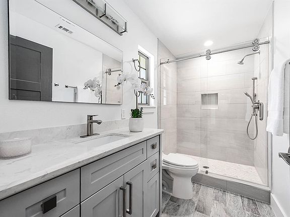 4th image of 8703 Manhattan Drive