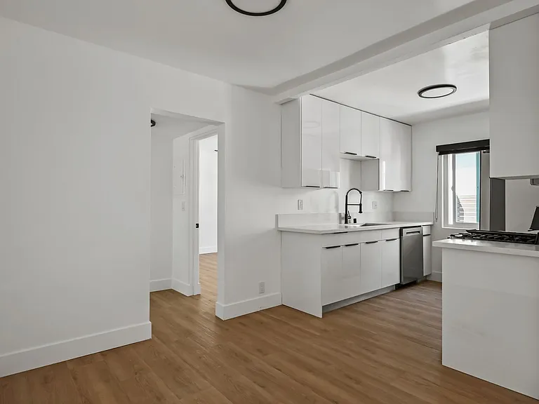 2034 S Garth Avenue Apartments — Photo 48
