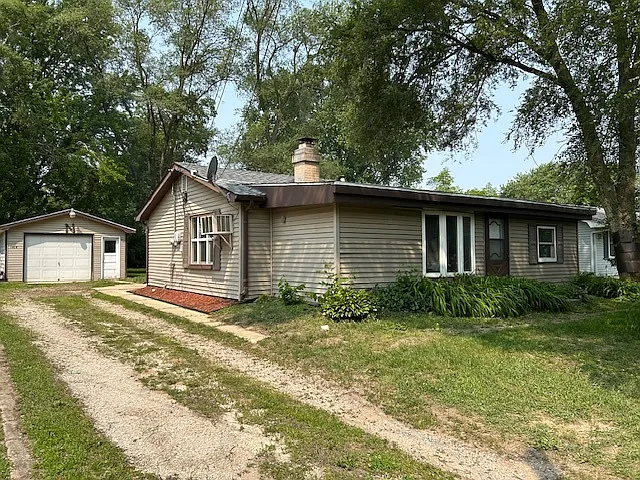 1904 Roberts St photo 1
