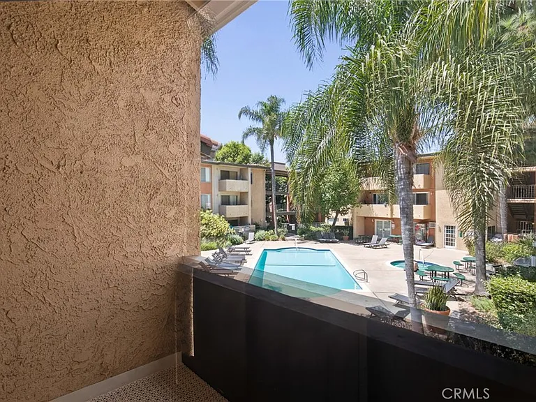 15425 Sherman Way #101 — Photo 21