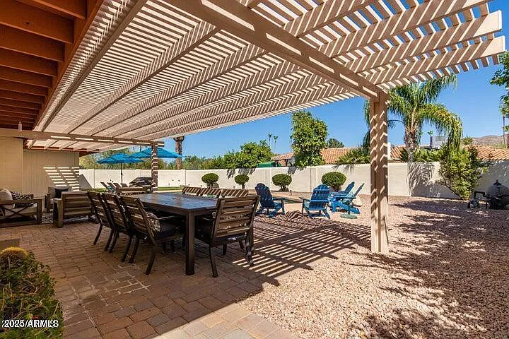 4 bed, 2.0 bath, 2593 sqft, $4,500 — Photo 2