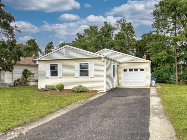 18 Maison Way, Toms River, NJ 08757