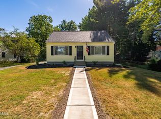 912 Birchwood Ln, Niskayuna, NY 12309