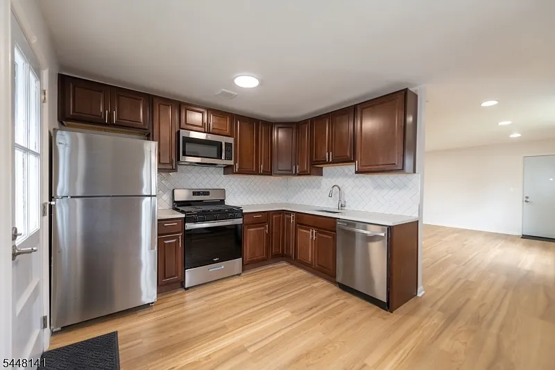 37 Spencer Pl #2