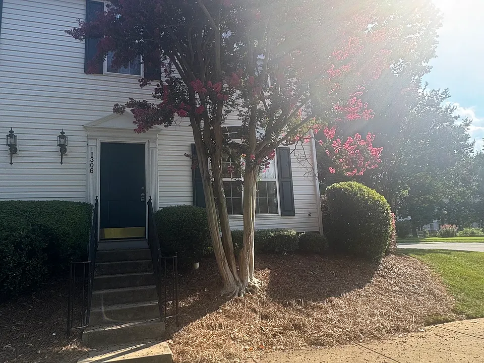 1306 Stourbridge Lion Dr
