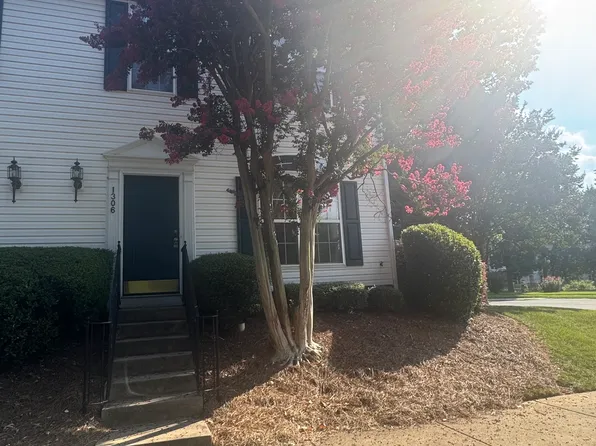 1306 Stourbridge Lion Dr, Charlotte, NC 28213