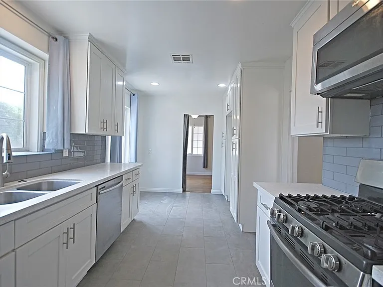 10622 Zelzah Ave — Photo 11