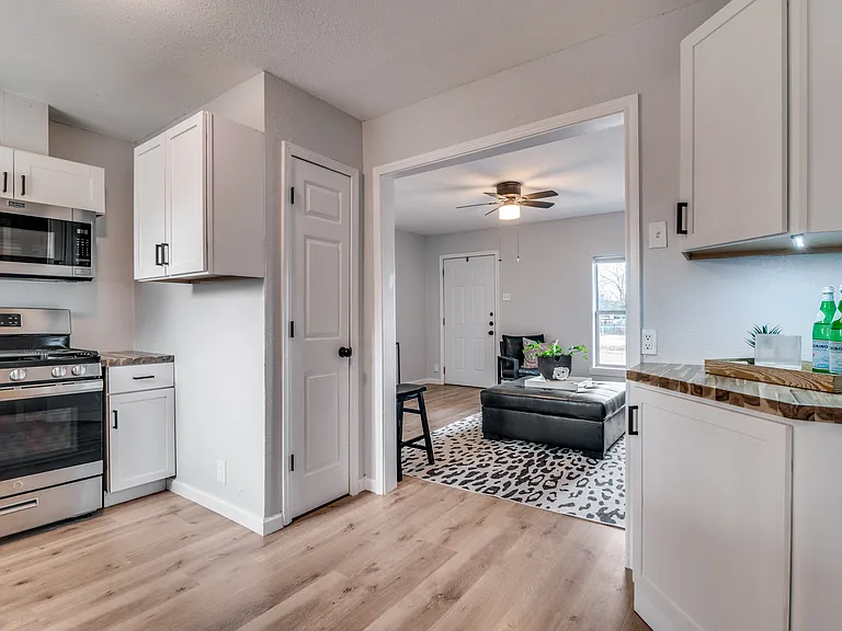 406 Freeman St — Photo 2
