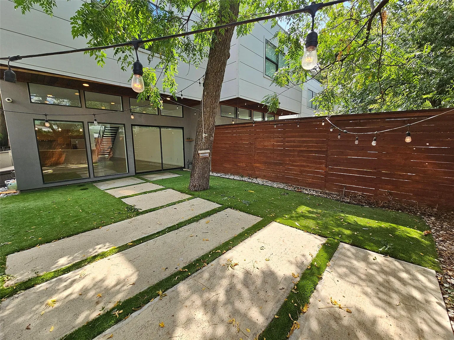 2 bed, 2.5 bath, 2272 sqft, $3,950 — Photo 1