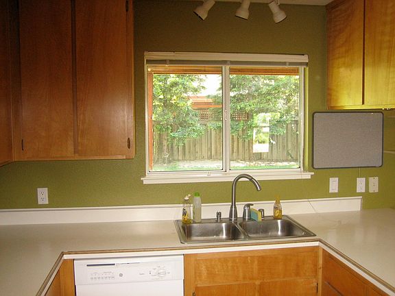 3rd image of 2216 Glacier Dr