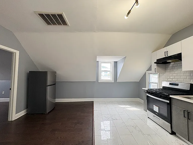 495 Clinton Ave #3C — Photo 2