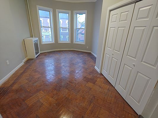 2nd image of 1125 Forest Ave #2