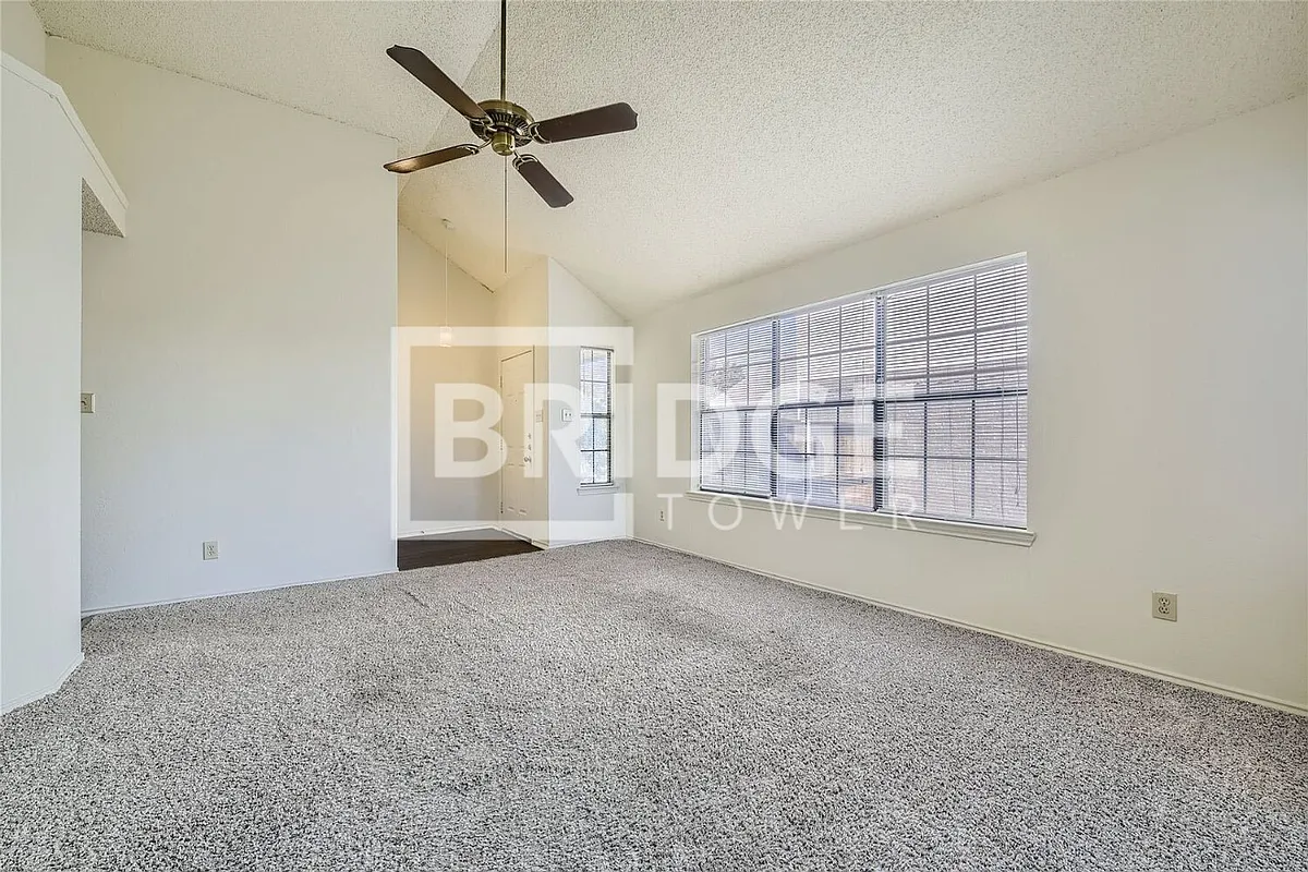 Building Photo - 905 Boxwood Dr