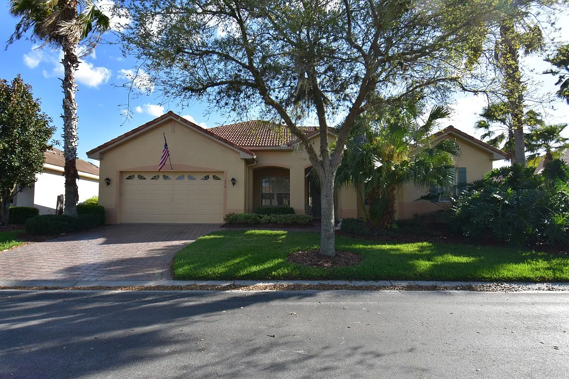 3 bed, 2.5 bath, 2450 sqft, $2,550 — Photo 1