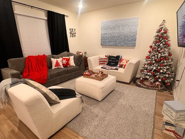 4646 Florence Dr — Photo 3