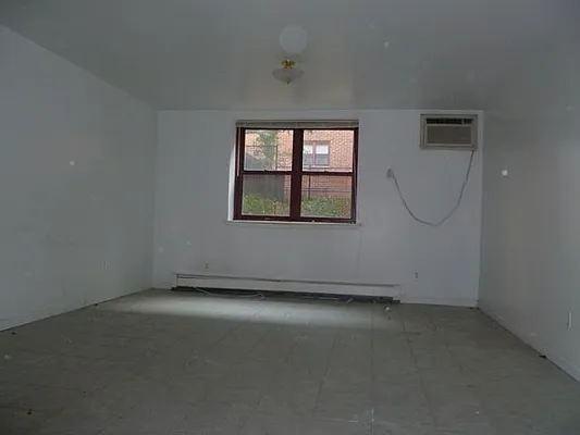 Rented by Robyn Lee, LREB | media 18