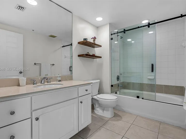 2000 N Bayshore Dr #909 — Photo 24