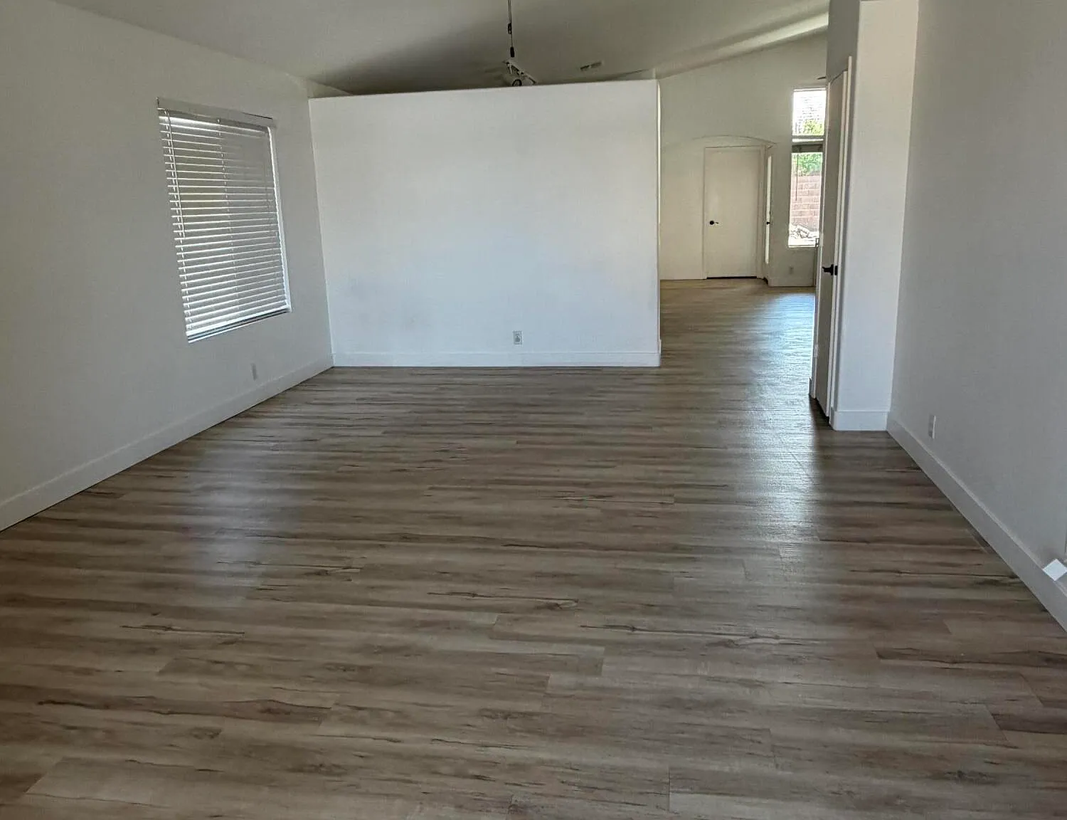 3 bed, 2.0 bath, 1438 sqft, $2,300 — Photo 4
