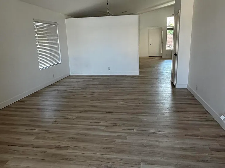 1933 E Tyson Pl — Photo 4