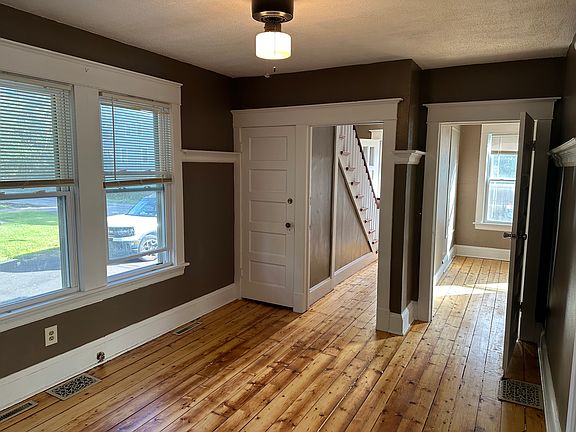 3rd image of 5 Villa Ave #1