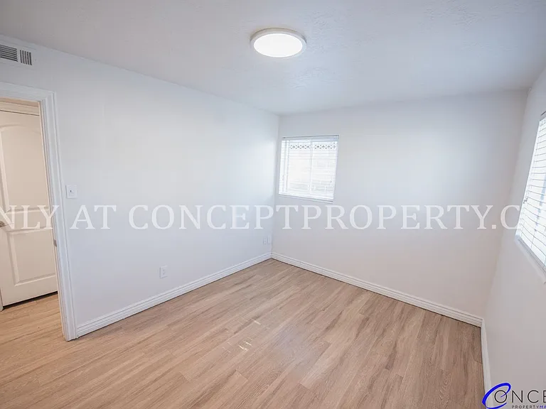 943-971 Chapel Dr — Photo 69