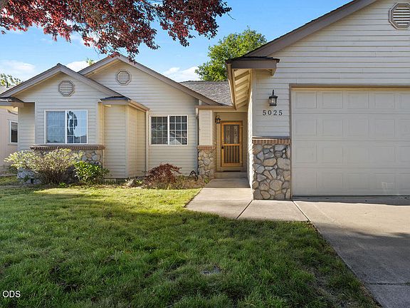 2nd image of 5025 Villa Dr