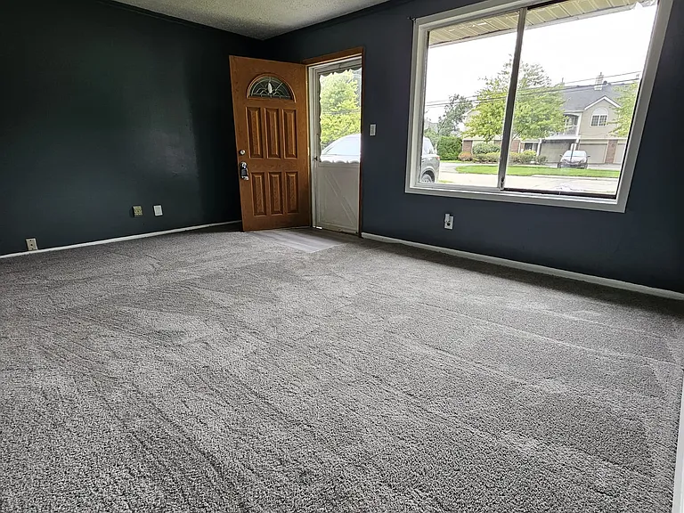 17327 Prospect St — Photo 4