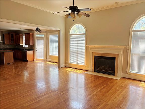 5th image of 125 Susan Ln