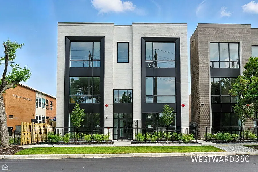 1620 W Hastings St #201