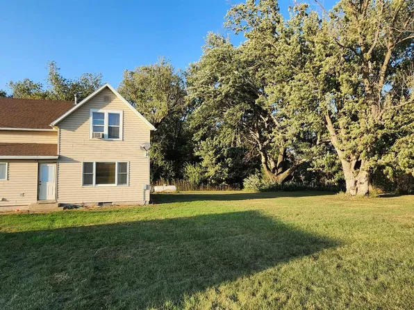 2112 400th St, Hawarden, IA 51023