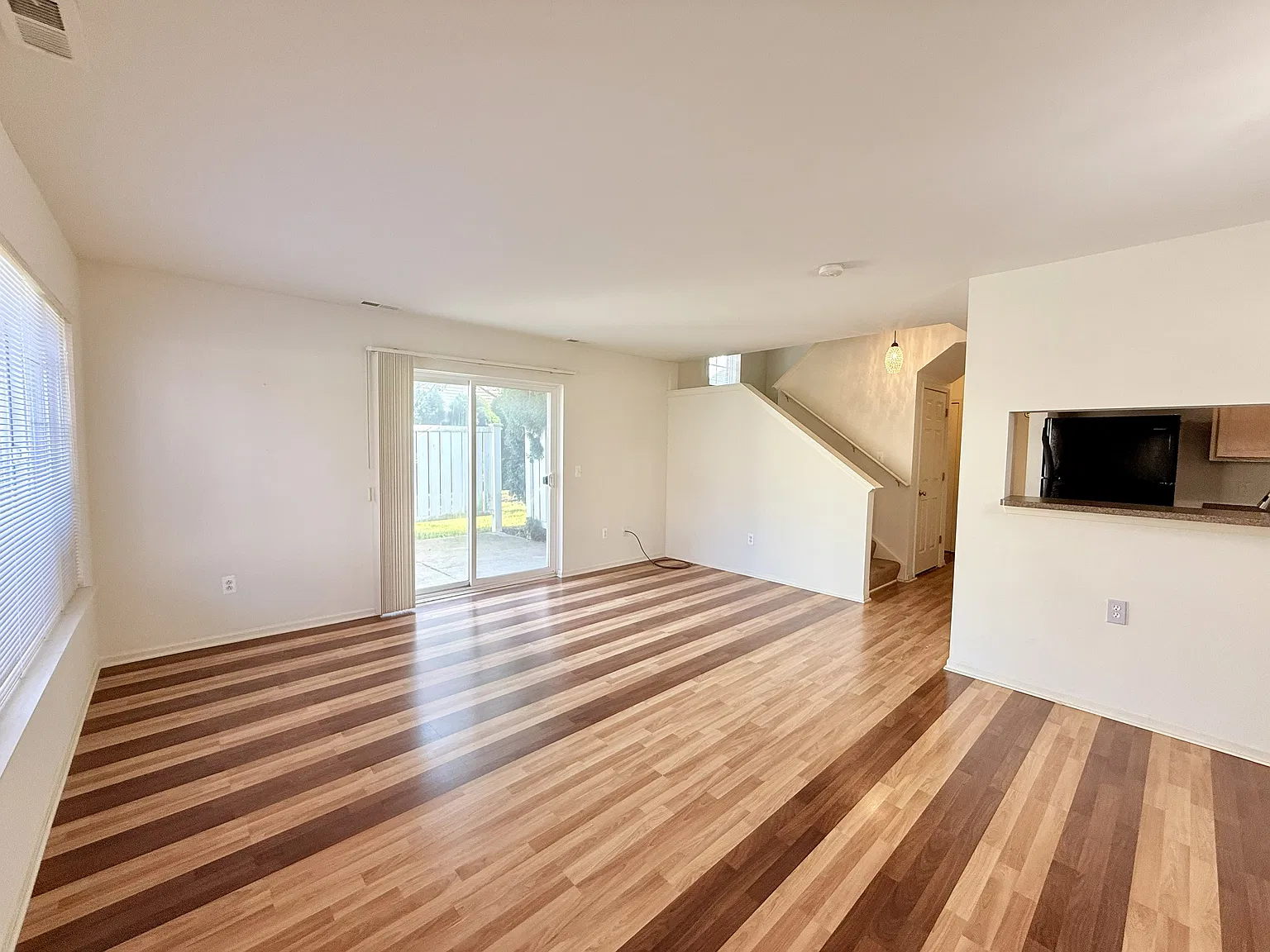 2 bed, 2.5 bath, 1396 sqft, $1,750 — Photo 4