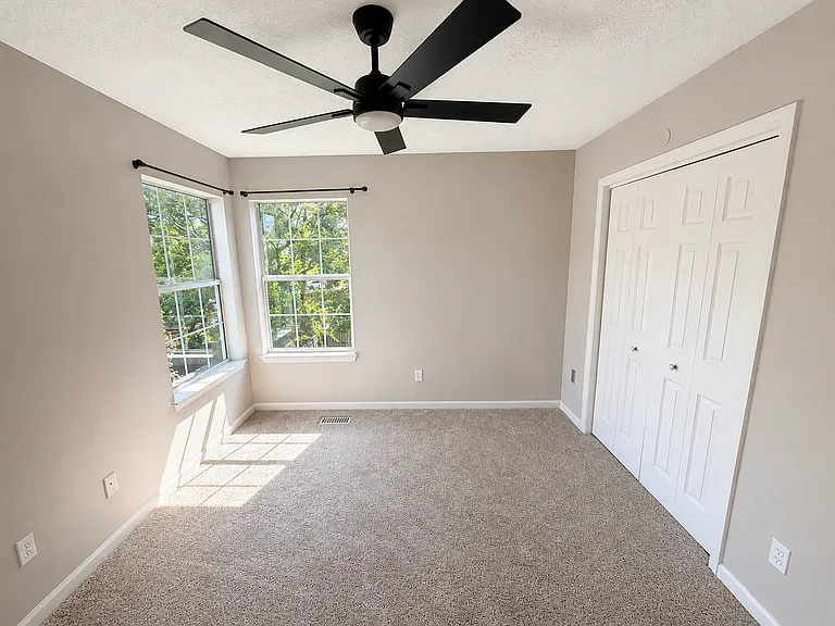 2552 Edinburgh St — Photo 15