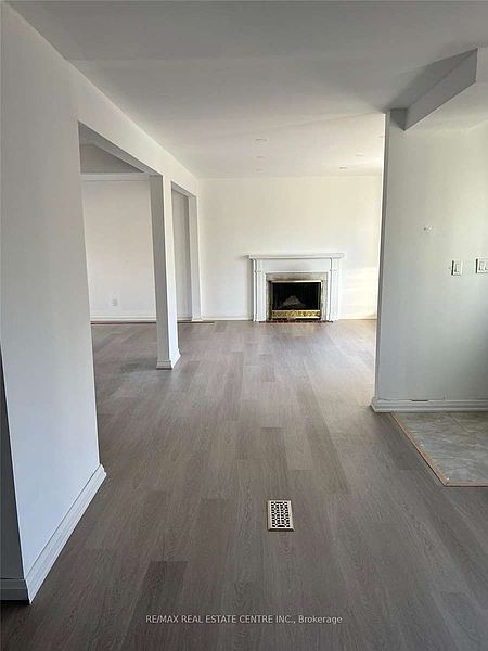 Mississauga House for rent - 3 Bedrooms — photo 2