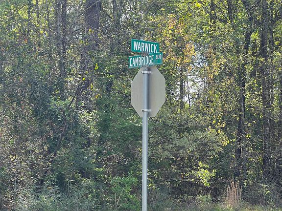 3rd image of 25468 Cambridge Blvd