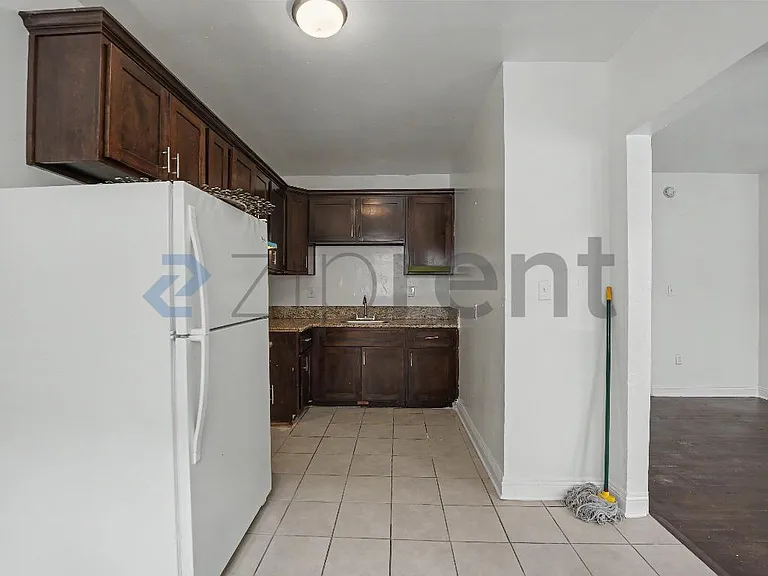1513 W 12th Pl #12 — Photo 8