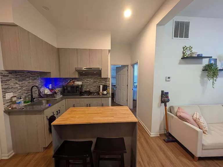 2918 S Union Ave #1 — Photo 6