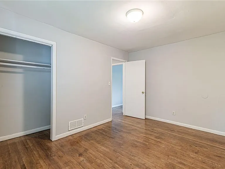 350 Brooks Ave SW — Photo 16