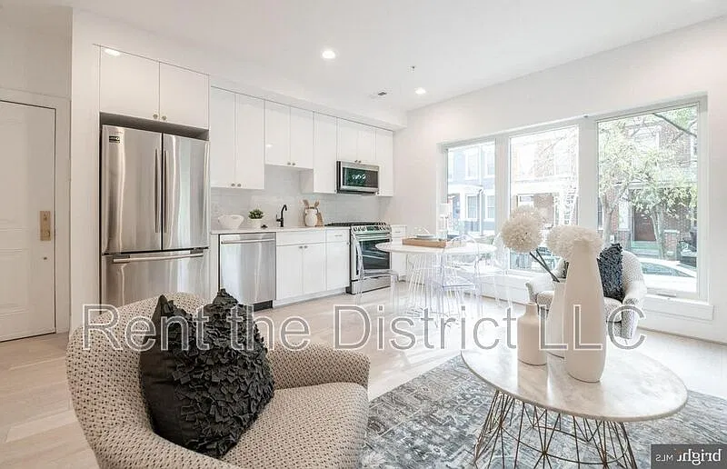 2 bed, 2.0 bath, 782 sqft, $2,700 — Photo 1