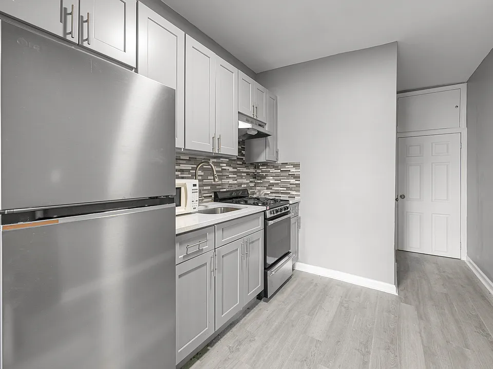 901 Dekalb Ave #1B