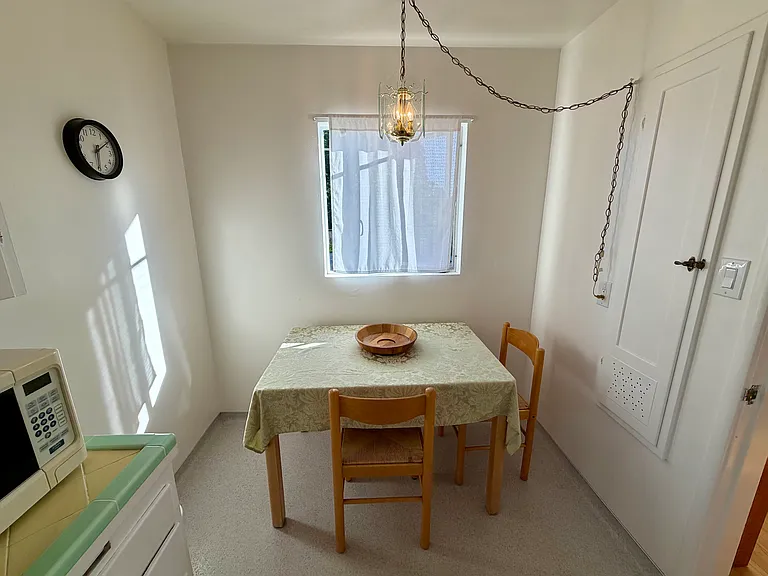 2044 Yale St — Photo 13