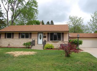 900 Kims Ln, Mukwonago, WI 53149