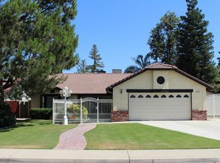 9404 Bracken Oak Way, Bakersfield, CA 93311