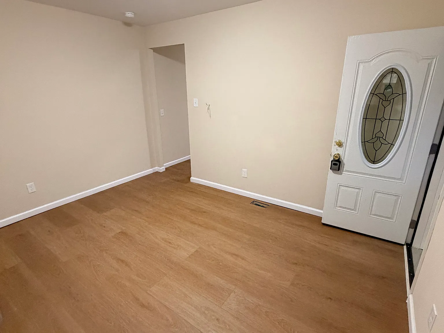 420 Bath Ave — Photo 2