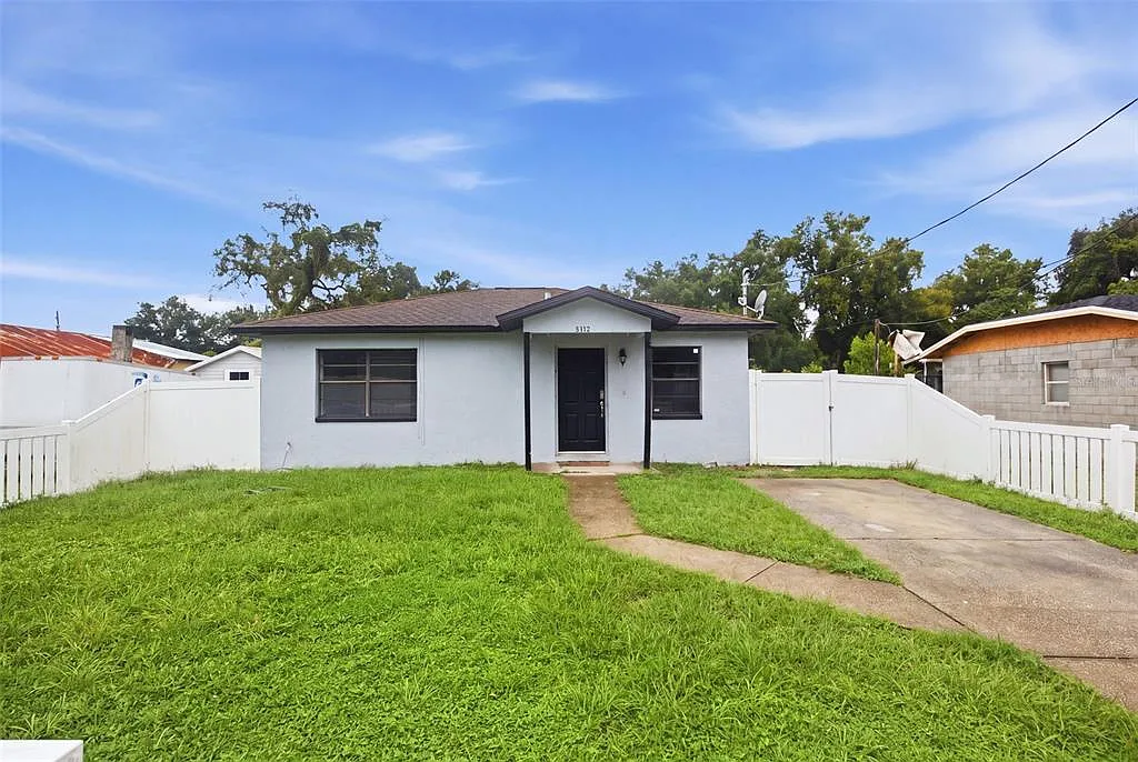 2 bed, 1.0 bath, 720 sqft, $1,900 — Photo 2