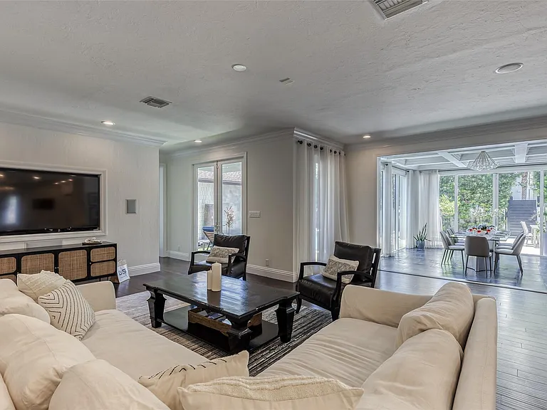524 Poinciana Dr — Photo 12